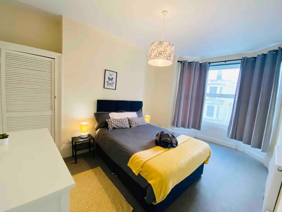 7 Bedroom House In Town Centre Near Beach - Sleeps 13 Hastings Eksteriør bilde