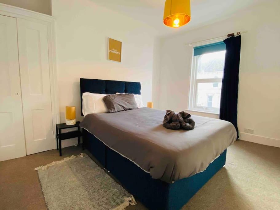 7 Bedroom House In Town Centre Near Beach - Sleeps 13 Hastings Eksteriør bilde
