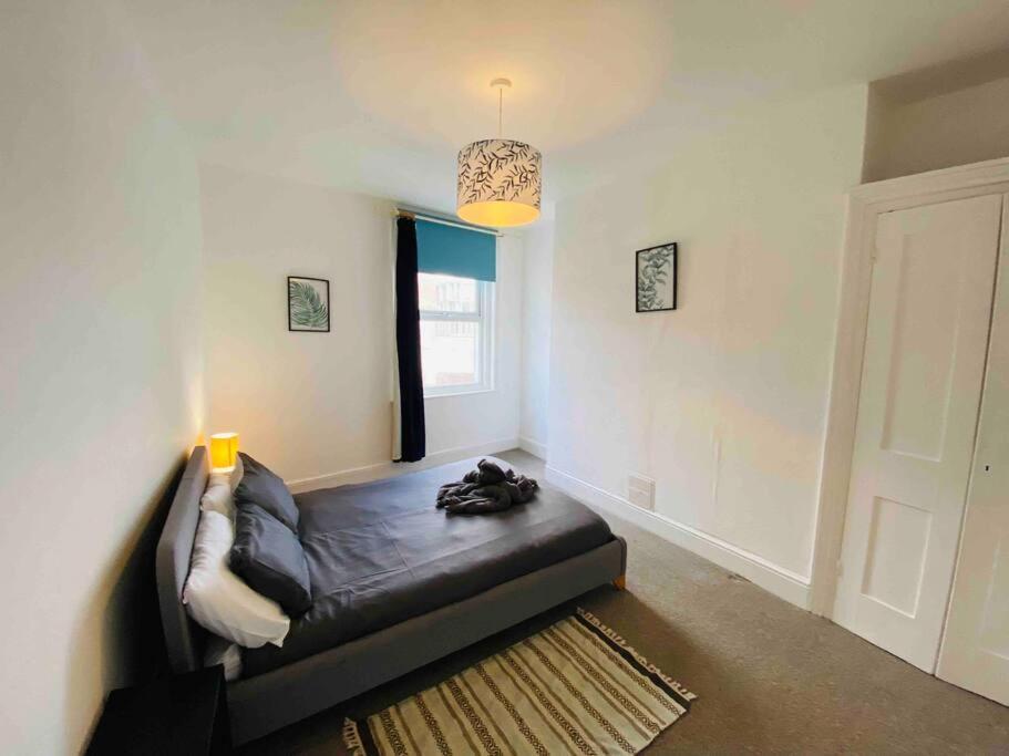 7 Bedroom House In Town Centre Near Beach - Sleeps 13 Hastings Eksteriør bilde