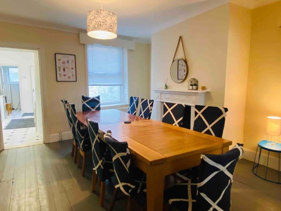 7 Bedroom House In Town Centre Near Beach - Sleeps 13 Hastings Eksteriør bilde