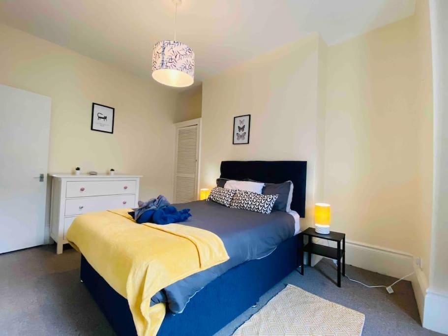 7 Bedroom House In Town Centre Near Beach - Sleeps 13 Hastings Eksteriør bilde