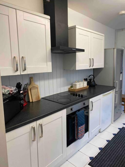 7 Bedroom House In Town Centre Near Beach - Sleeps 13 Hastings Eksteriør bilde