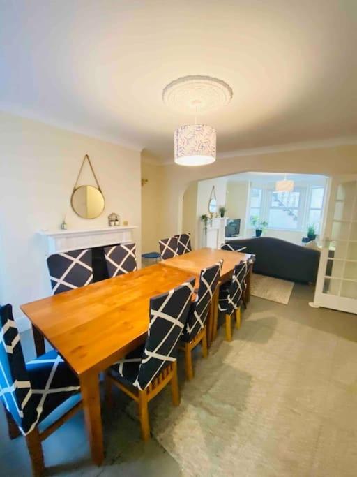 7 Bedroom House In Town Centre Near Beach - Sleeps 13 Hastings Eksteriør bilde