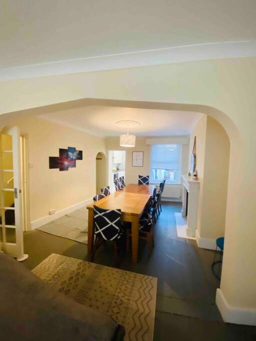 7 Bedroom House In Town Centre Near Beach - Sleeps 13 Hastings Eksteriør bilde
