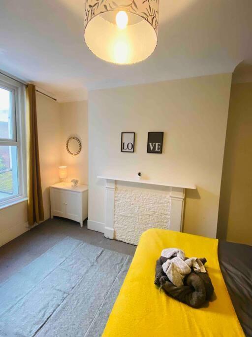 7 Bedroom House In Town Centre Near Beach - Sleeps 13 Hastings Eksteriør bilde
