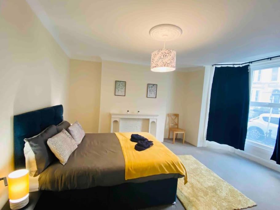 7 Bedroom House In Town Centre Near Beach - Sleeps 13 Hastings Eksteriør bilde