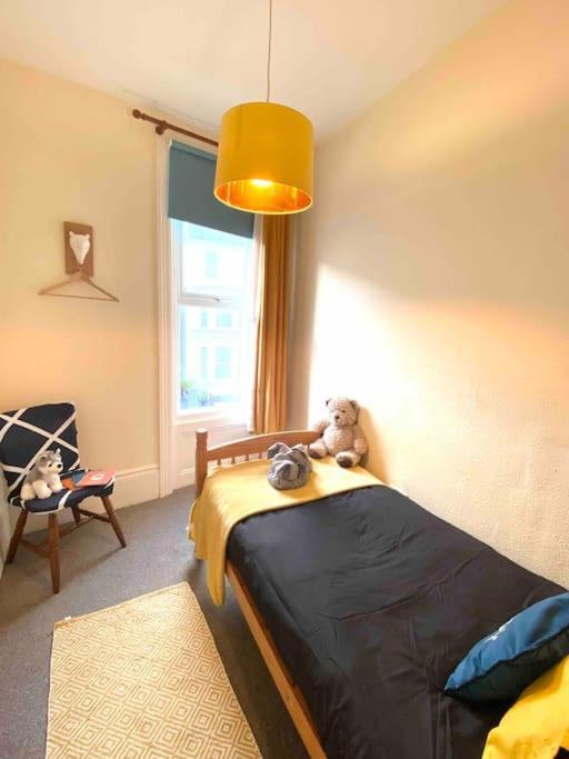 7 Bedroom House In Town Centre Near Beach - Sleeps 13 Hastings Eksteriør bilde
