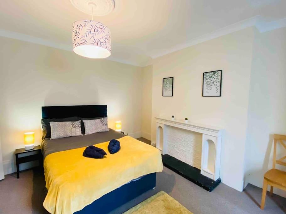 7 Bedroom House In Town Centre Near Beach - Sleeps 13 Hastings Eksteriør bilde