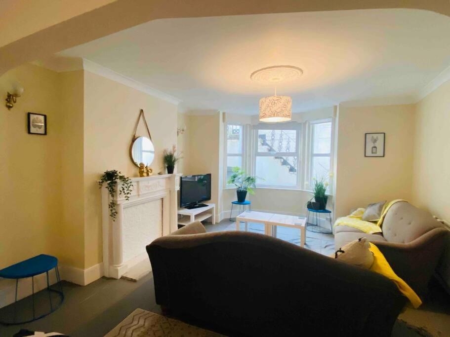 7 Bedroom House In Town Centre Near Beach - Sleeps 13 Hastings Eksteriør bilde